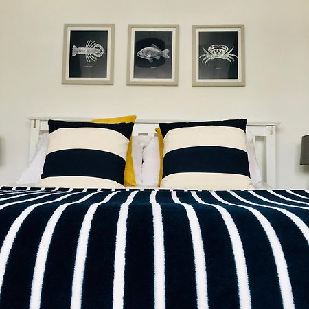 Nancie'S Place - Dartmouth Town Center With Private Parking - A Traditional Georgian Private Duplex Apartment - Beautifully Refurbished - Two Bedrooms, Bathroom, Kitchen And Lounge Diner المظهر الخارجي الصورة