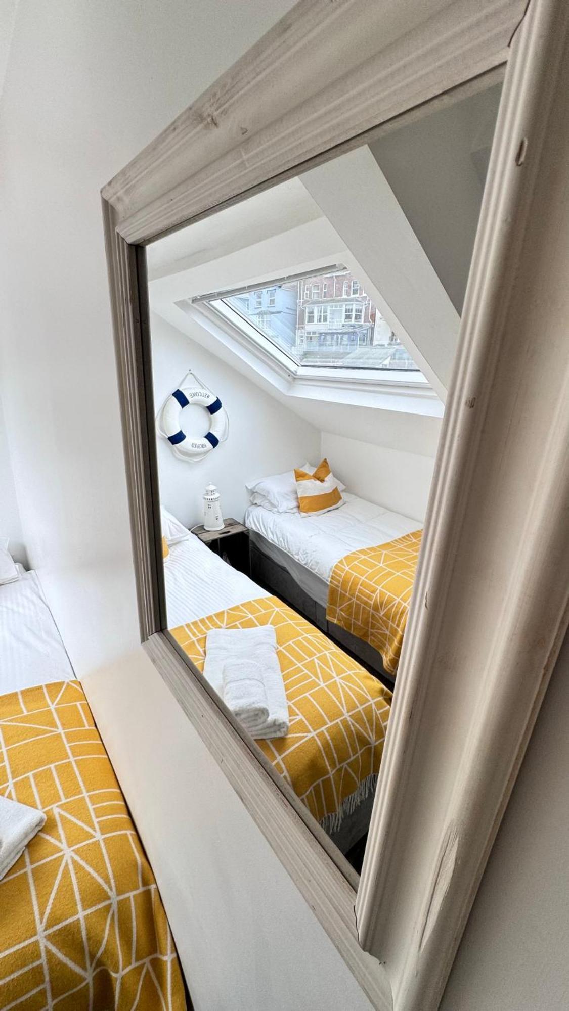 Nancie'S Place - Dartmouth Town Center With Private Parking - A Traditional Georgian Private Duplex Apartment - Beautifully Refurbished - Two Bedrooms, Bathroom, Kitchen And Lounge Diner المظهر الخارجي الصورة