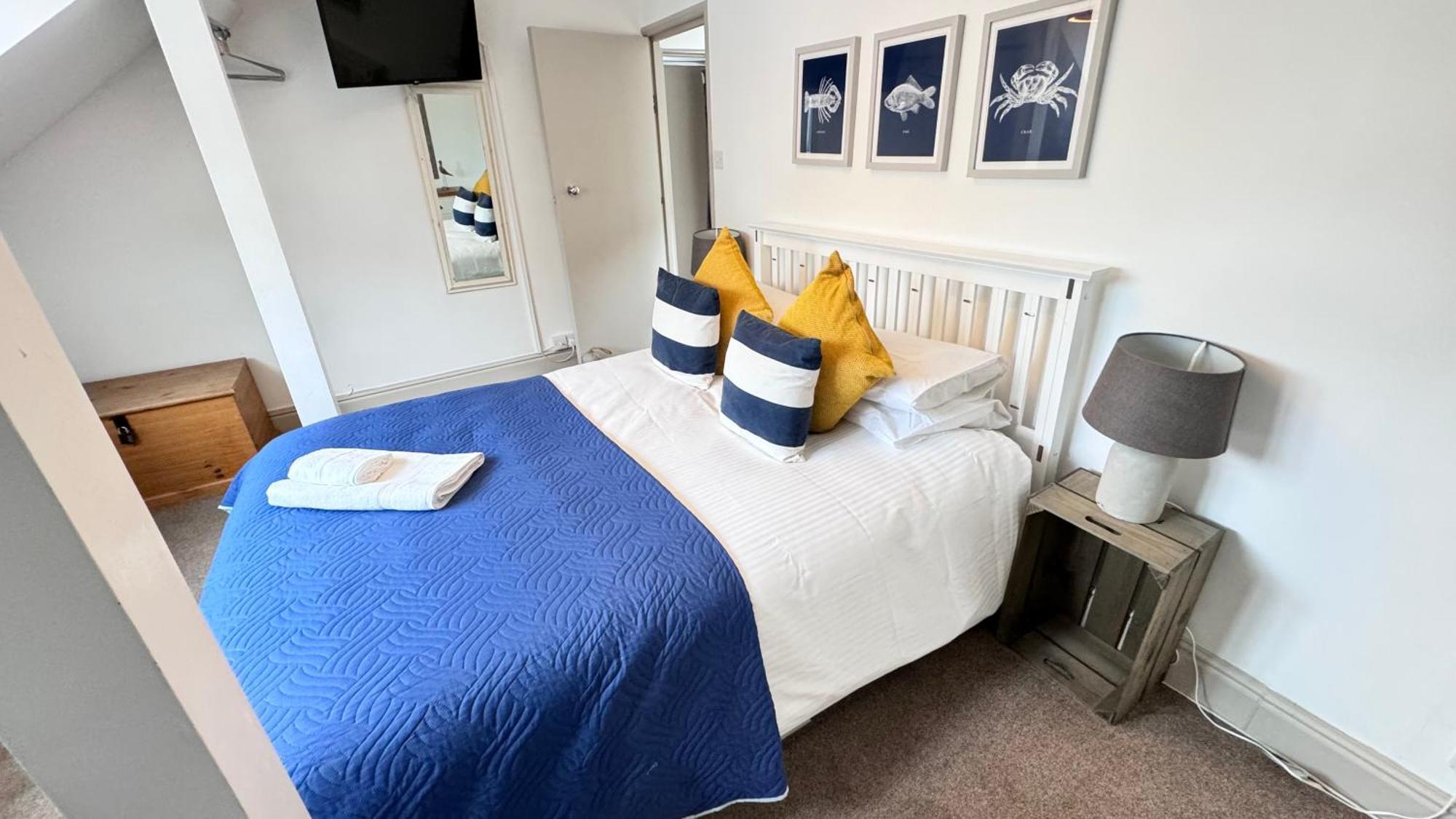 Nancie'S Place - Dartmouth Town Center With Private Parking - A Traditional Georgian Private Duplex Apartment - Beautifully Refurbished - Two Bedrooms, Bathroom, Kitchen And Lounge Diner المظهر الخارجي الصورة