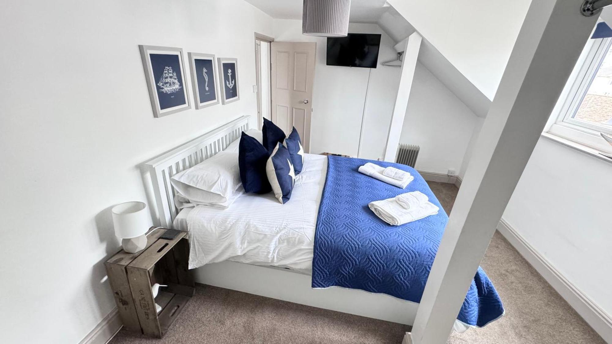 Nancie'S Place - Dartmouth Town Center With Private Parking - A Traditional Georgian Private Duplex Apartment - Beautifully Refurbished - Two Bedrooms, Bathroom, Kitchen And Lounge Diner المظهر الخارجي الصورة