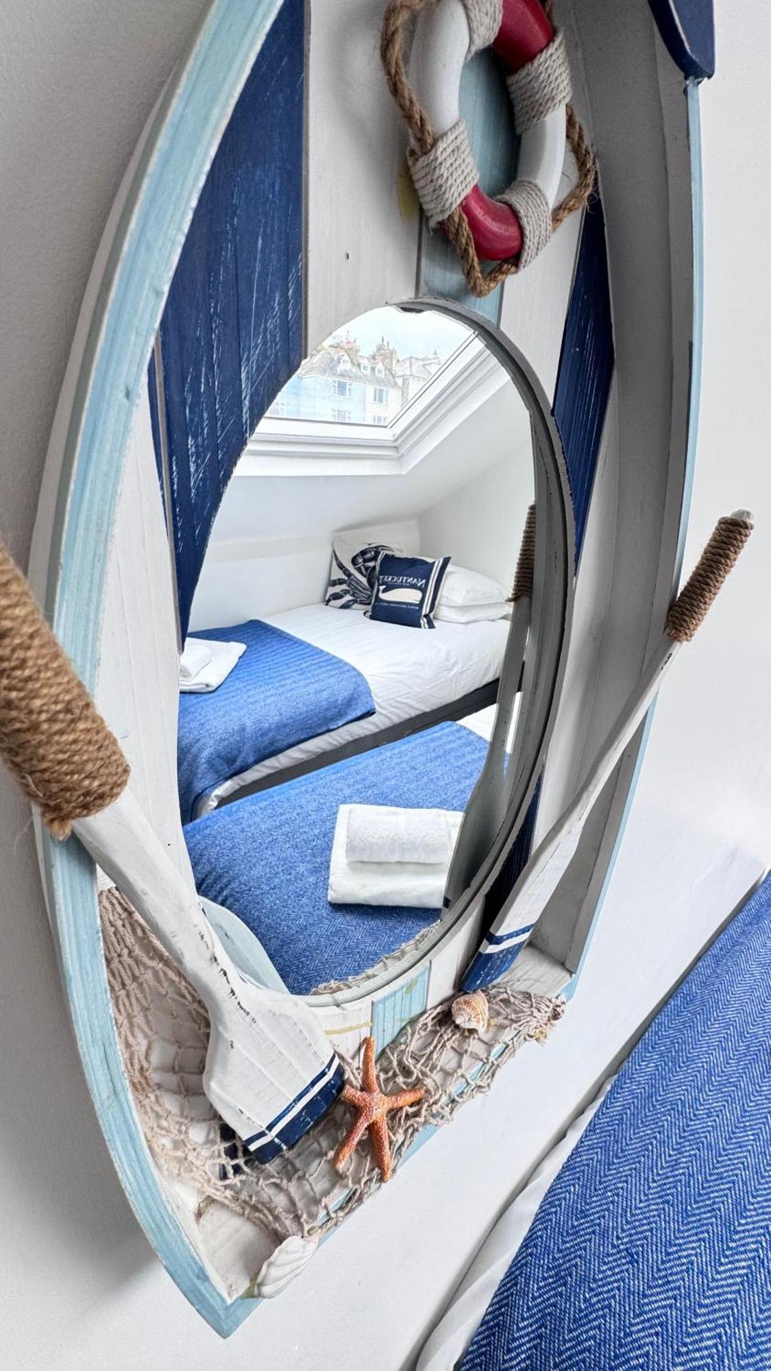 Nancie'S Place - Dartmouth Town Center With Private Parking - A Traditional Georgian Private Duplex Apartment - Beautifully Refurbished - Two Bedrooms, Bathroom, Kitchen And Lounge Diner المظهر الخارجي الصورة