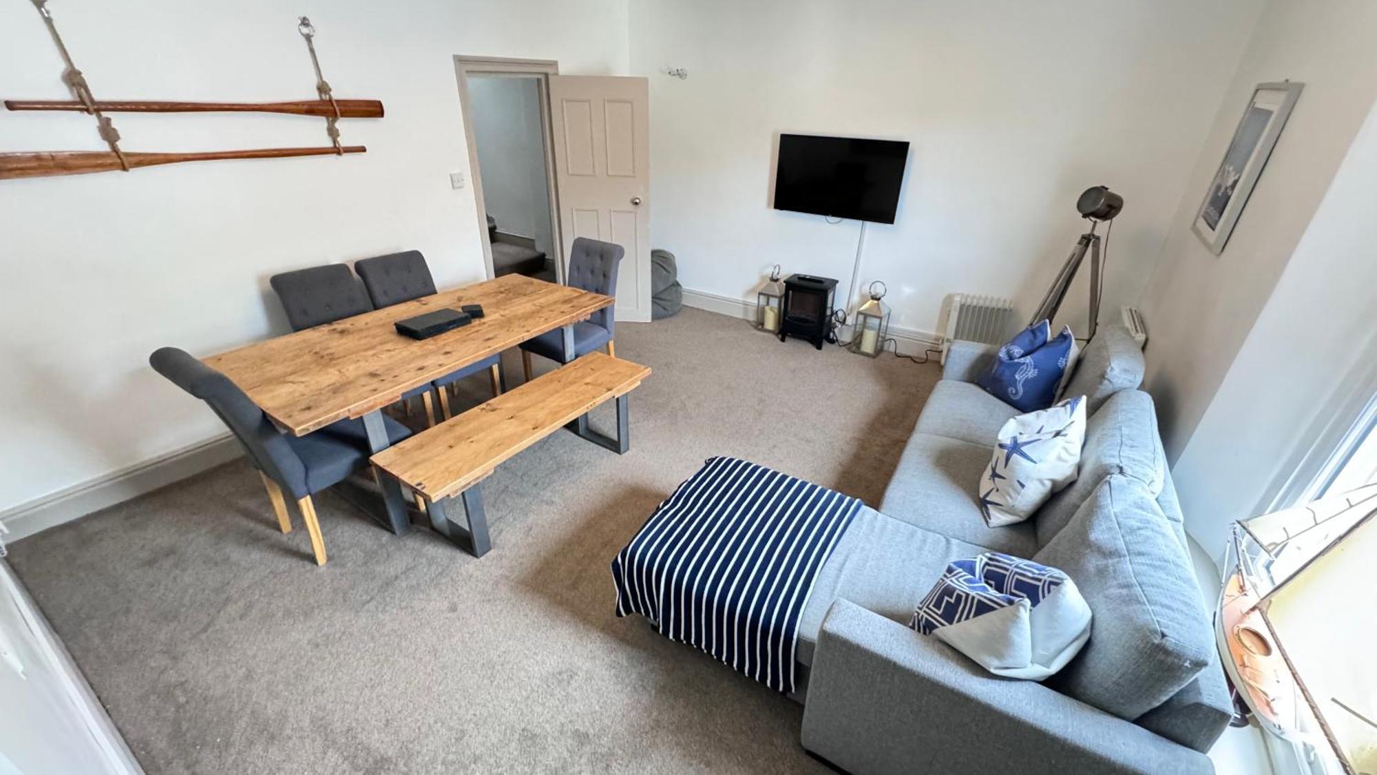Nancie'S Place - Dartmouth Town Center With Private Parking - A Traditional Georgian Private Duplex Apartment - Beautifully Refurbished - Two Bedrooms, Bathroom, Kitchen And Lounge Diner المظهر الخارجي الصورة