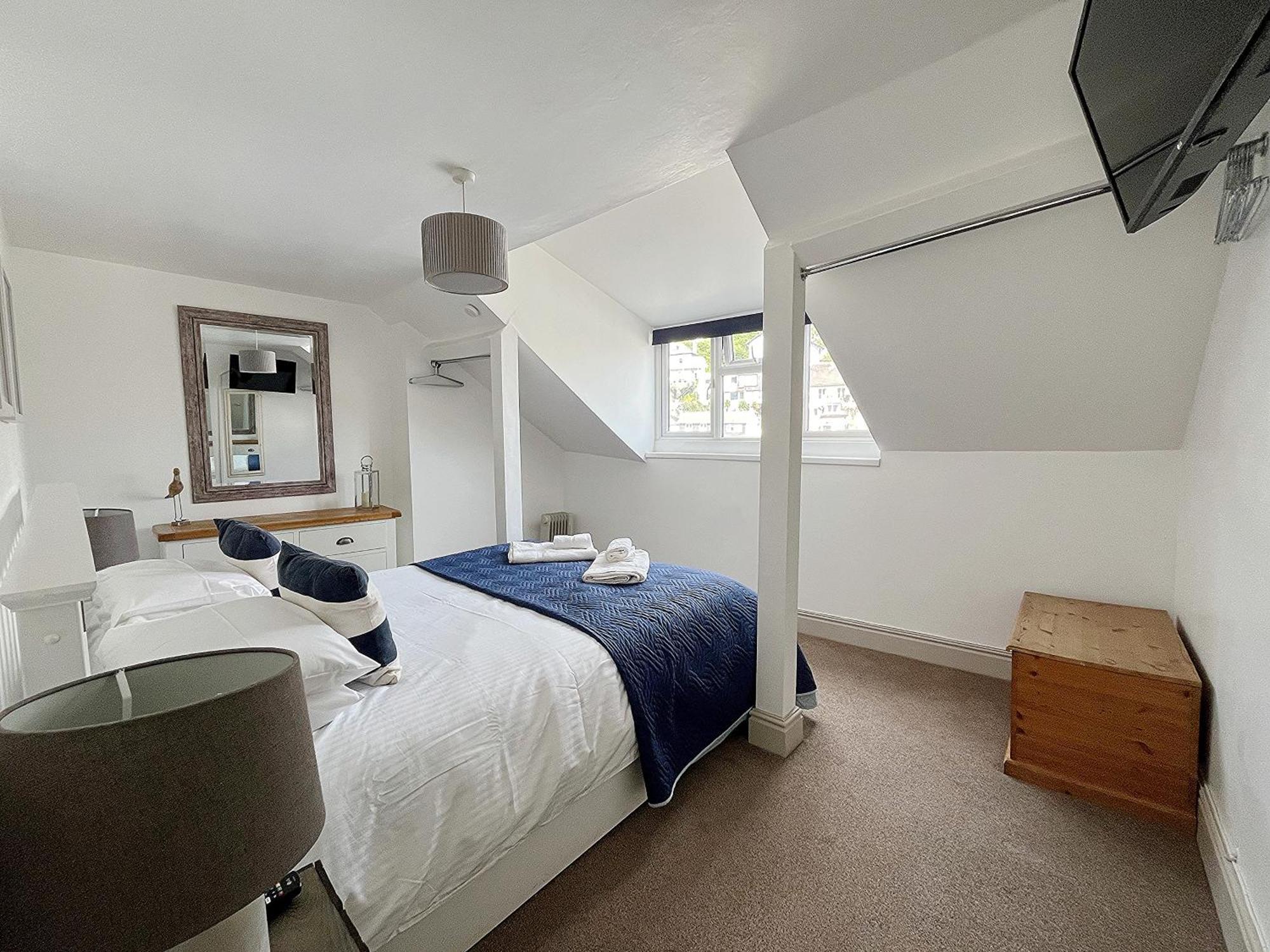 Nancie'S Place - Dartmouth Town Center With Private Parking - A Traditional Georgian Private Duplex Apartment - Beautifully Refurbished - Two Bedrooms, Bathroom, Kitchen And Lounge Diner المظهر الخارجي الصورة