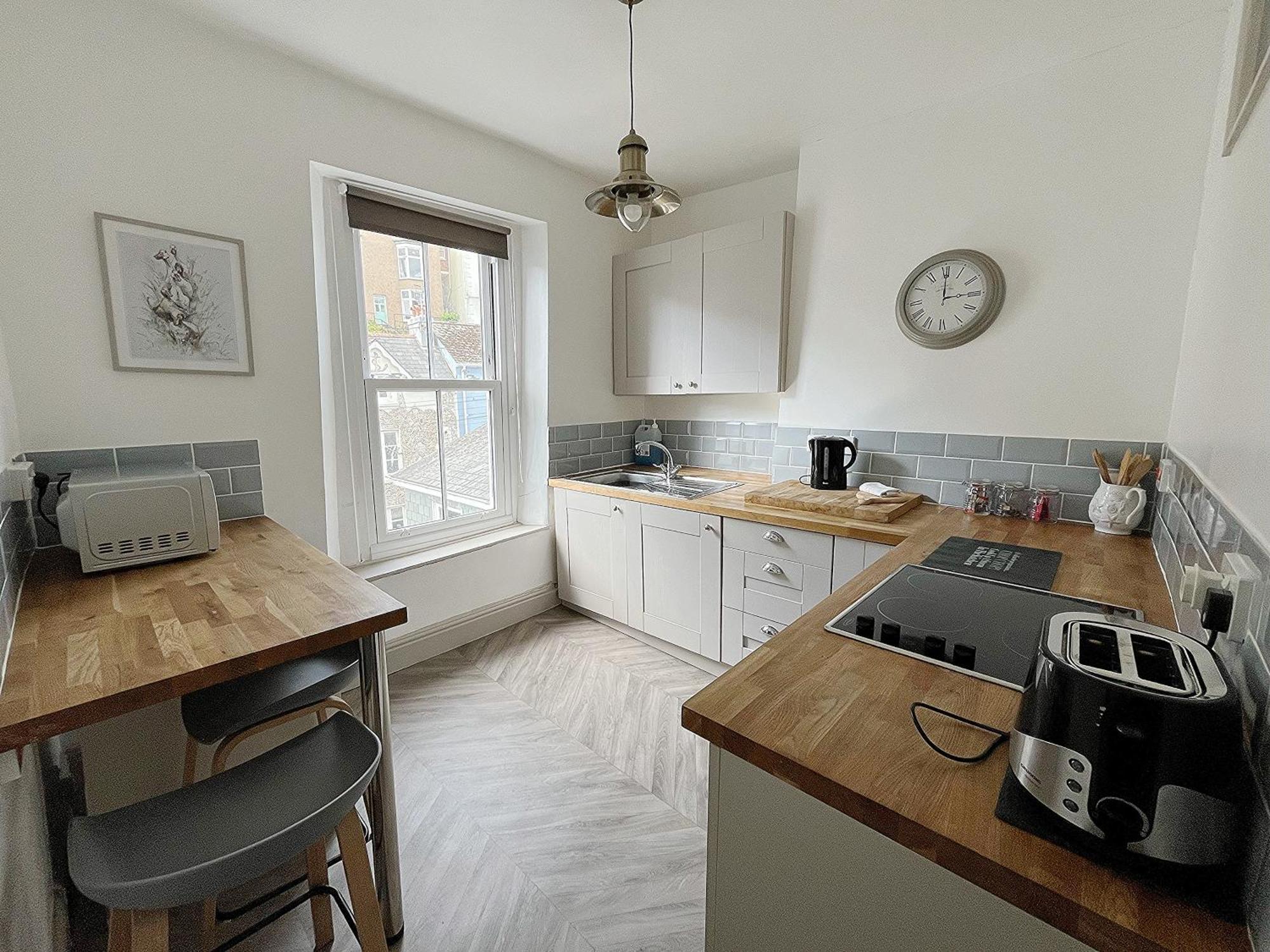 Nancie'S Place - Dartmouth Town Center With Private Parking - A Traditional Georgian Private Duplex Apartment - Beautifully Refurbished - Two Bedrooms, Bathroom, Kitchen And Lounge Diner المظهر الخارجي الصورة