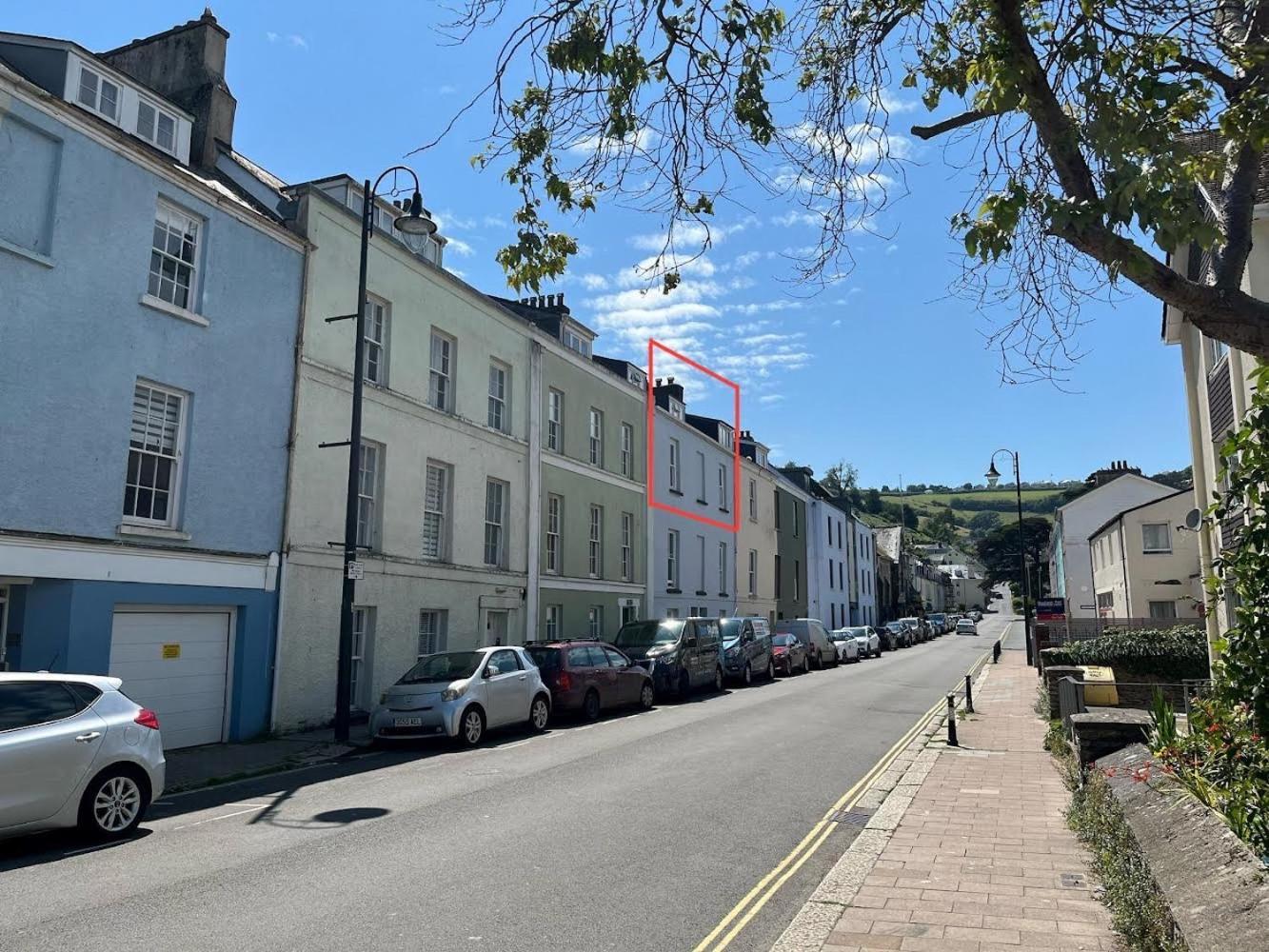 Nancie'S Place - Dartmouth Town Center With Private Parking - A Traditional Georgian Private Duplex Apartment - Beautifully Refurbished - Two Bedrooms, Bathroom, Kitchen And Lounge Diner المظهر الخارجي الصورة