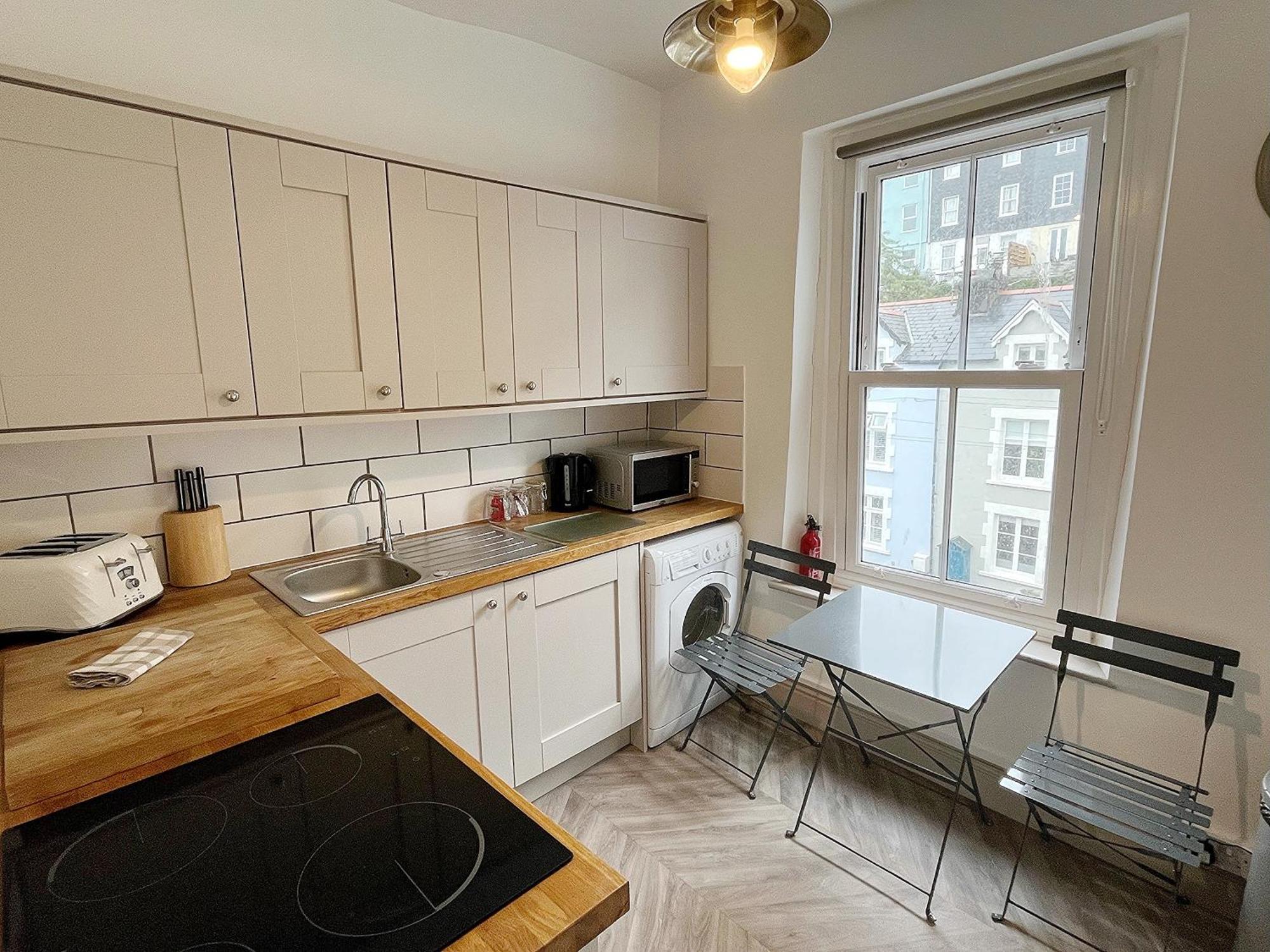 Nancie'S Place - Dartmouth Town Center With Private Parking - A Traditional Georgian Private Duplex Apartment - Beautifully Refurbished - Two Bedrooms, Bathroom, Kitchen And Lounge Diner المظهر الخارجي الصورة