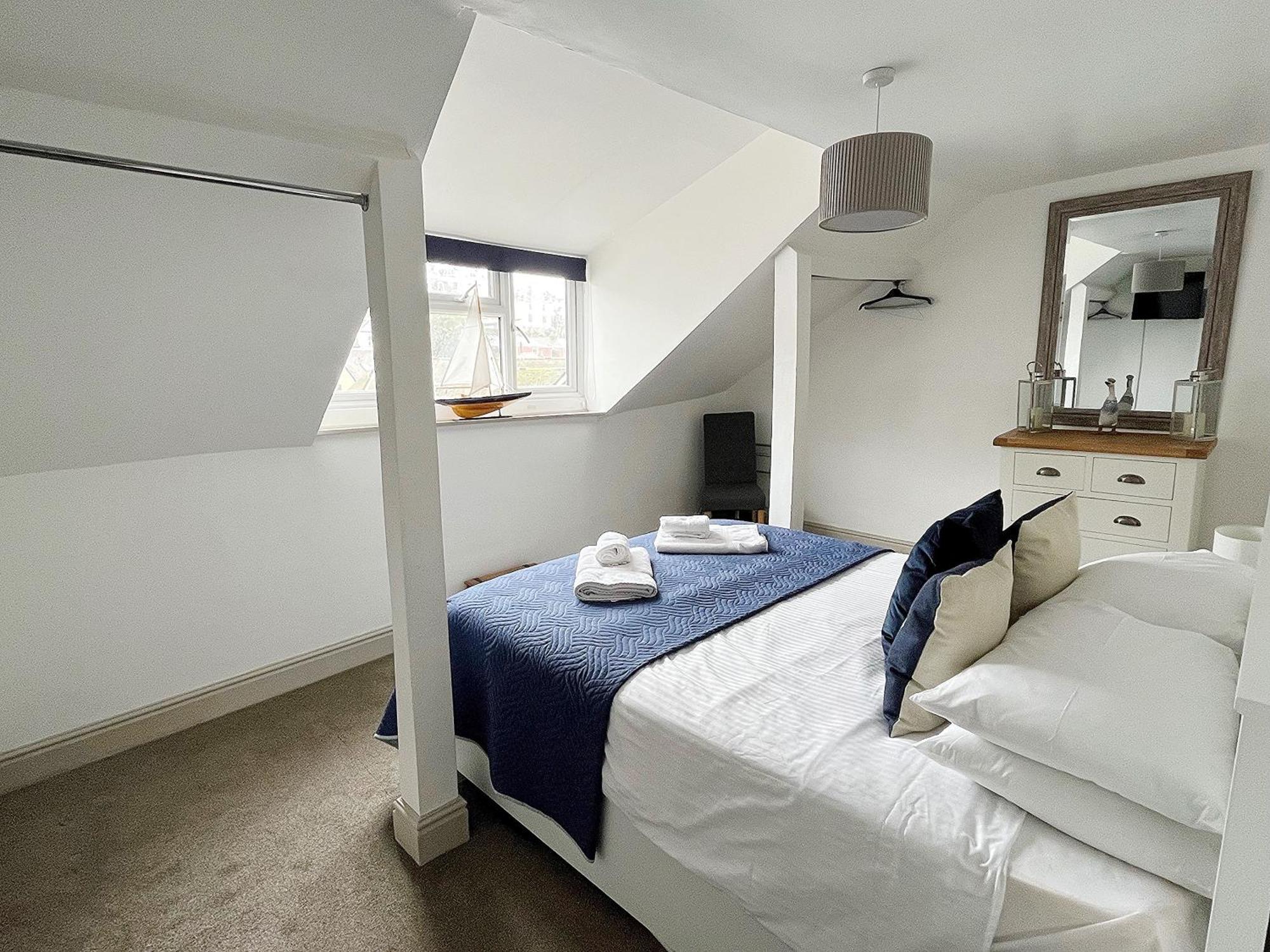 Nancie'S Place - Dartmouth Town Center With Private Parking - A Traditional Georgian Private Duplex Apartment - Beautifully Refurbished - Two Bedrooms, Bathroom, Kitchen And Lounge Diner المظهر الخارجي الصورة