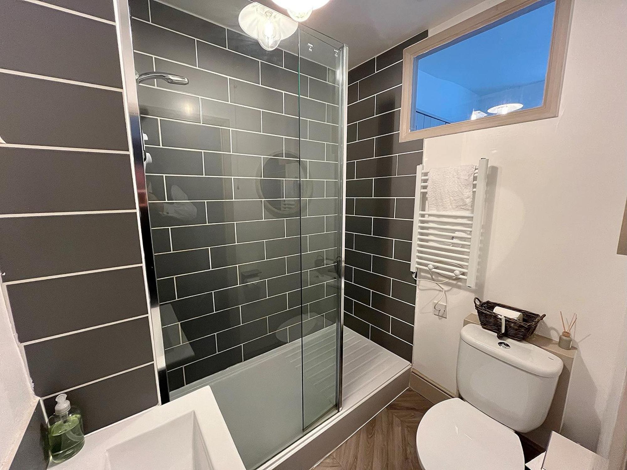 Nancie'S Place - Dartmouth Town Center With Private Parking - A Traditional Georgian Private Duplex Apartment - Beautifully Refurbished - Two Bedrooms, Bathroom, Kitchen And Lounge Diner المظهر الخارجي الصورة