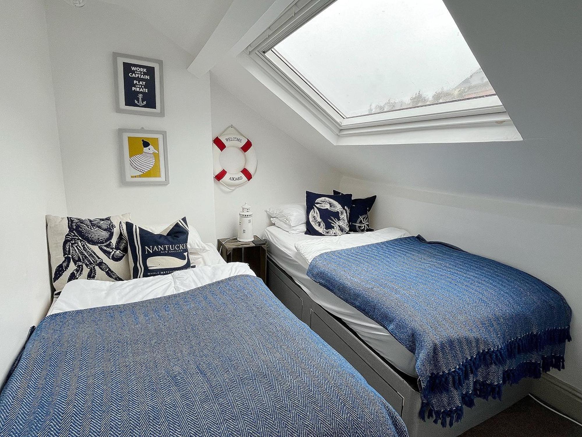 Nancie'S Place - Dartmouth Town Center With Private Parking - A Traditional Georgian Private Duplex Apartment - Beautifully Refurbished - Two Bedrooms, Bathroom, Kitchen And Lounge Diner المظهر الخارجي الصورة