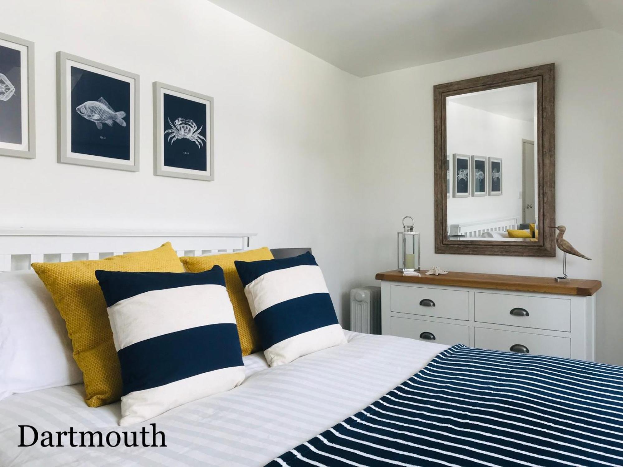 Nancie'S Place - Dartmouth Town Center With Private Parking - A Traditional Georgian Private Duplex Apartment - Beautifully Refurbished - Two Bedrooms, Bathroom, Kitchen And Lounge Diner المظهر الخارجي الصورة