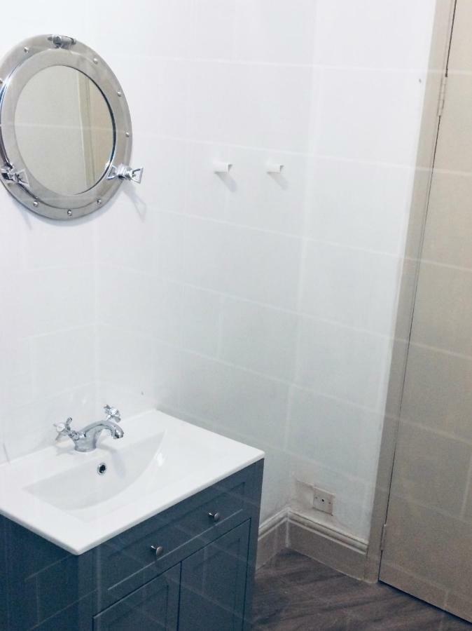 Nancie'S Place - Dartmouth Town Center With Private Parking - A Traditional Georgian Private Duplex Apartment - Beautifully Refurbished - Two Bedrooms, Bathroom, Kitchen And Lounge Diner المظهر الخارجي الصورة
